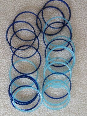 Lot of 23 Light & Dark Blue Swirl Glass Bangle Bracelets